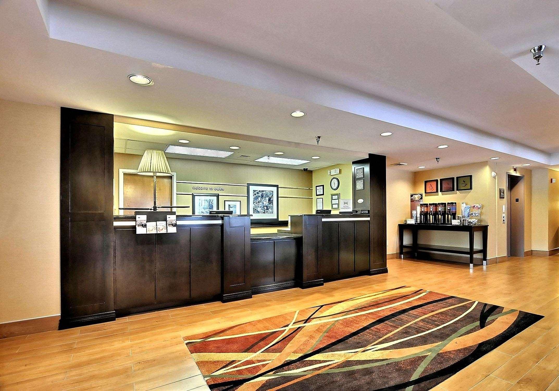 Hampton Inn Иден Интерьер фото