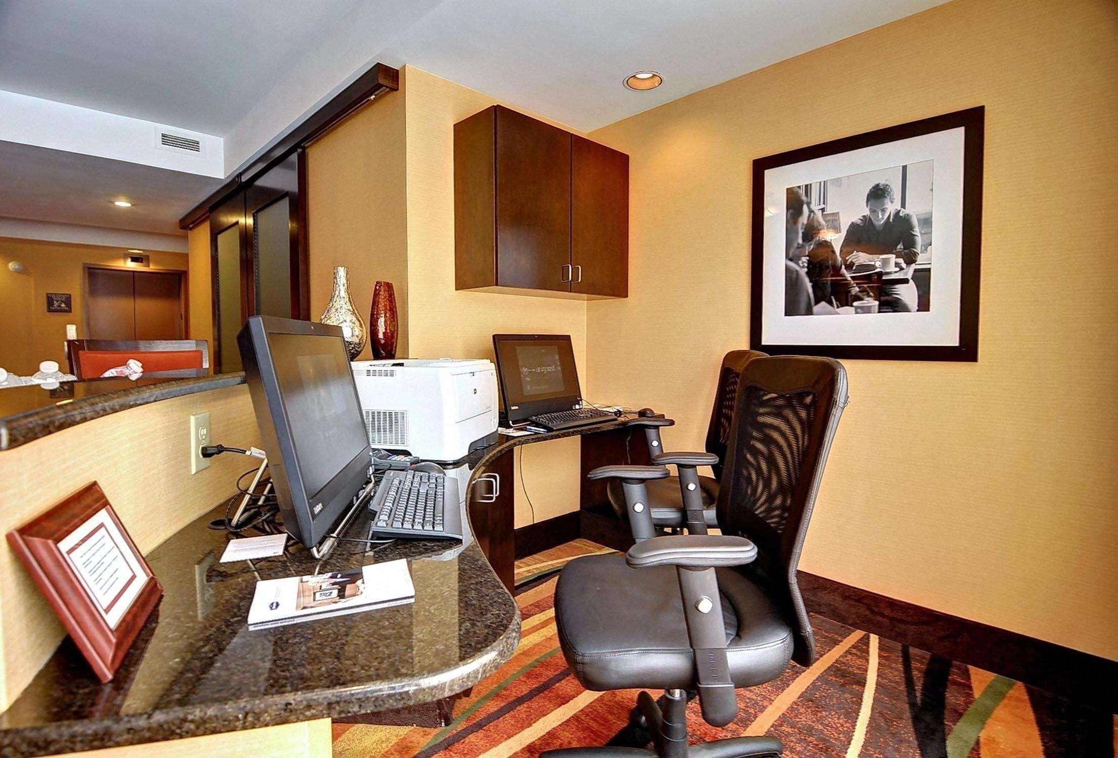 Hampton Inn Иден Экстерьер фото