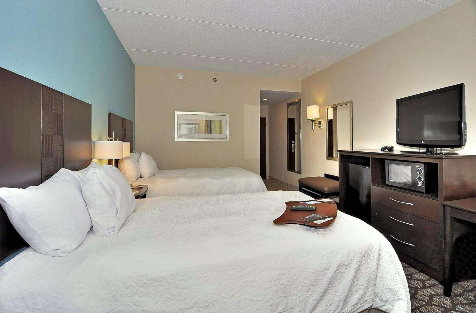 Hampton Inn Иден Экстерьер фото