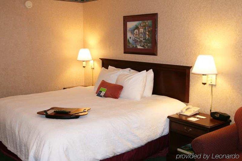 Hampton Inn Иден Номер фото